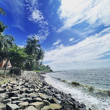 Baywatch By Grha - A Picturesque Beachfront Villa Кожикоде Экстерьер фото