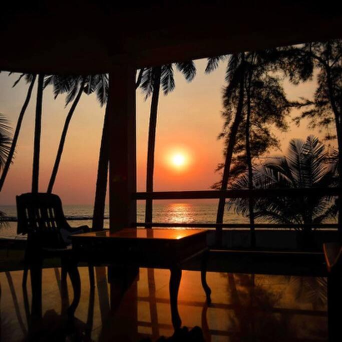 Baywatch By Grha - A Picturesque Beachfront Villa Кожикоде Экстерьер фото