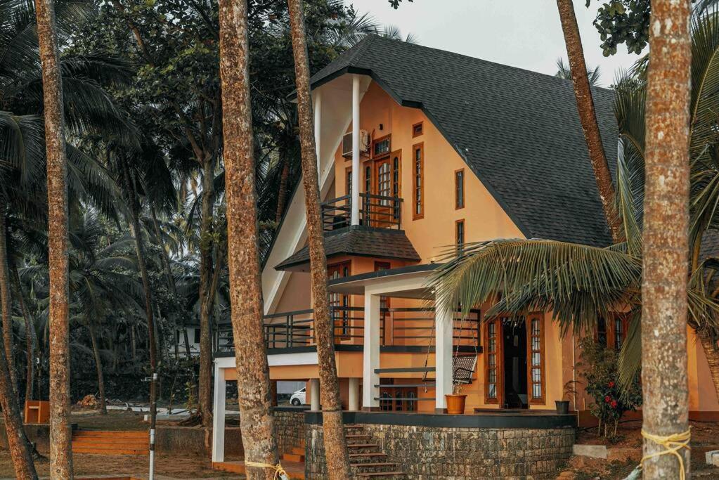 Baywatch By Grha - A Picturesque Beachfront Villa Кожикоде Экстерьер фото