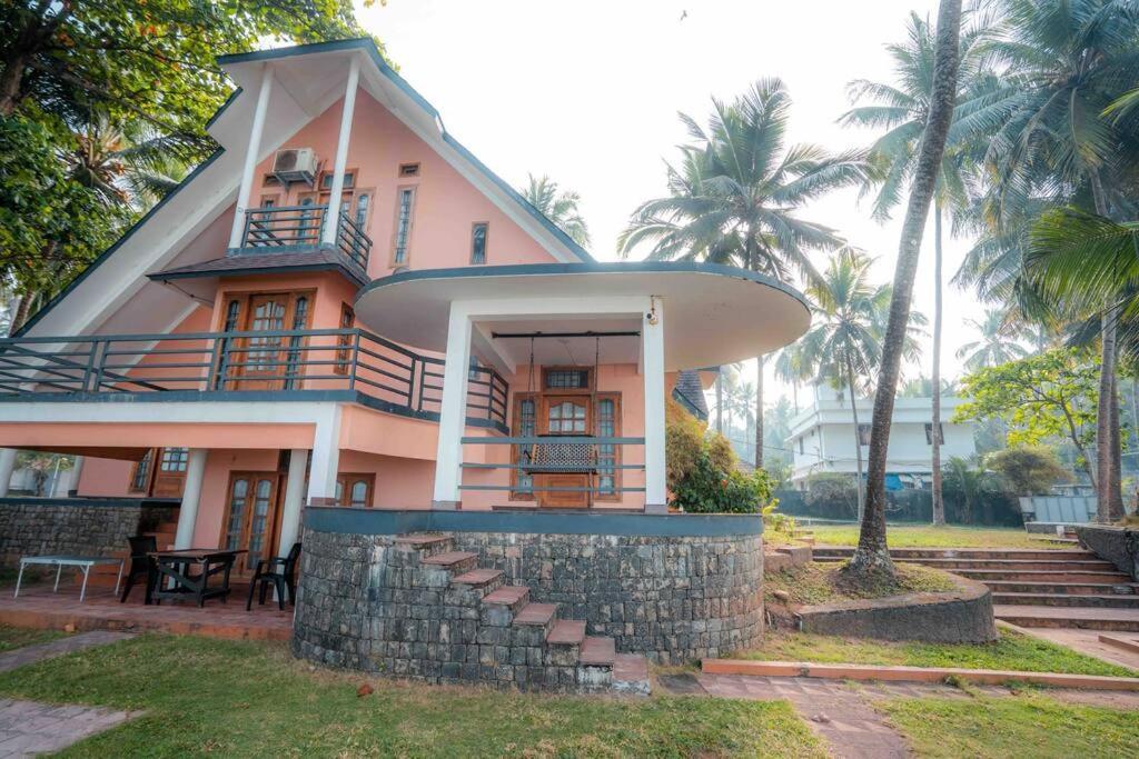 Baywatch By Grha - A Picturesque Beachfront Villa Кожикоде Экстерьер фото