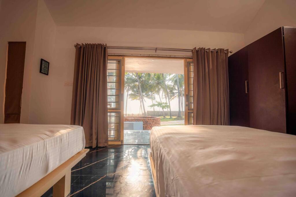 Baywatch By Grha - A Picturesque Beachfront Villa Кожикоде Экстерьер фото