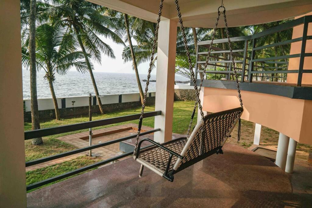 Baywatch By Grha - A Picturesque Beachfront Villa Кожикоде Экстерьер фото